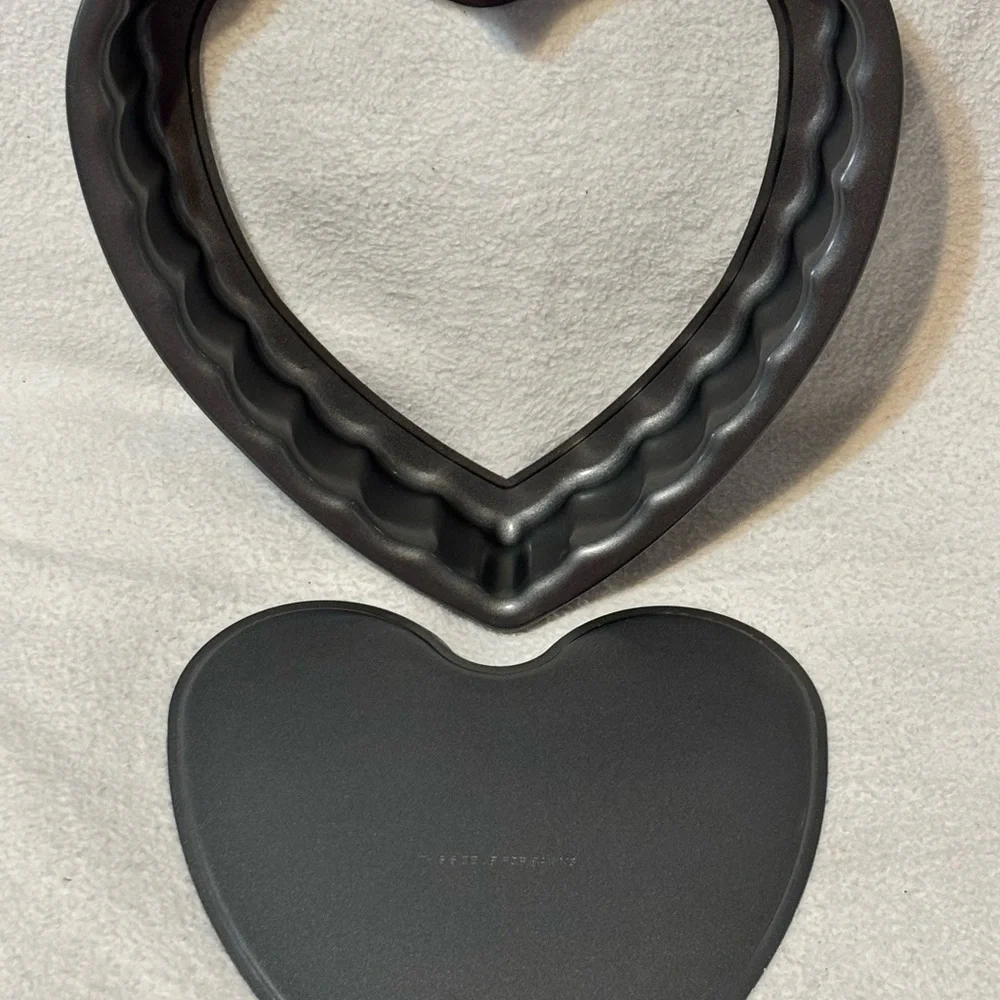 Williams-Sonoma Burgundy Ruffled Heart Cake Pan